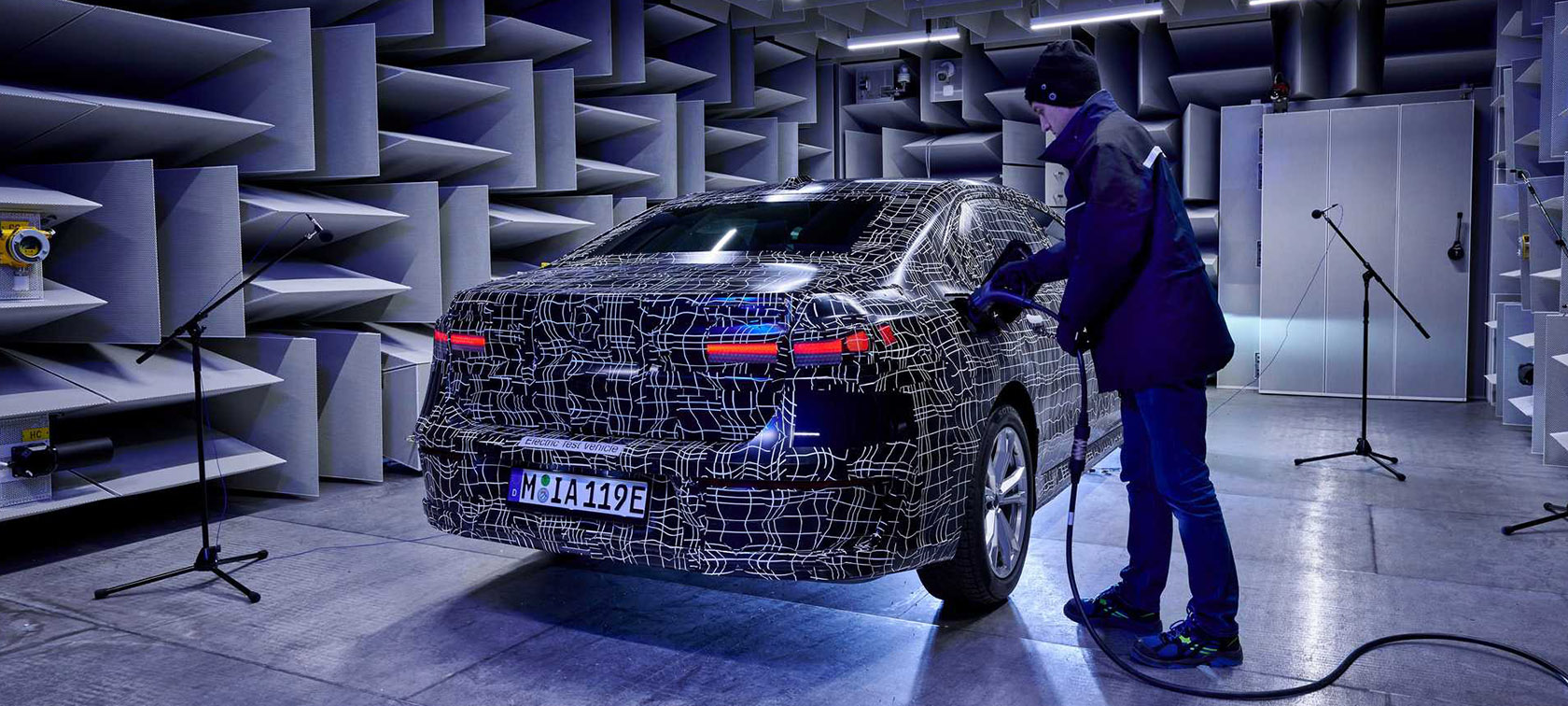 BMW i7 2023 در حال گذراندن تست‌های آکوستیک 